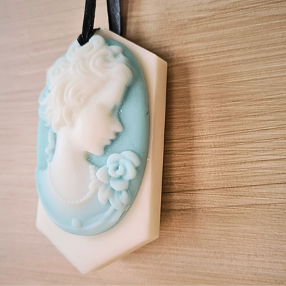 Suspension parfumée camée