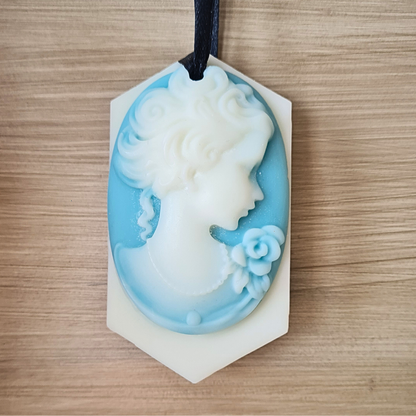 Suspension parfumée camée