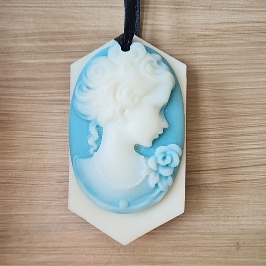 Suspension parfumée camée